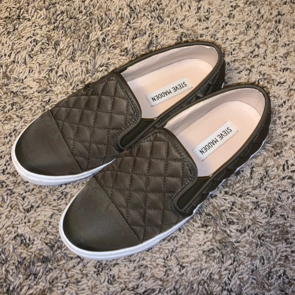 Steve Madden slip ons